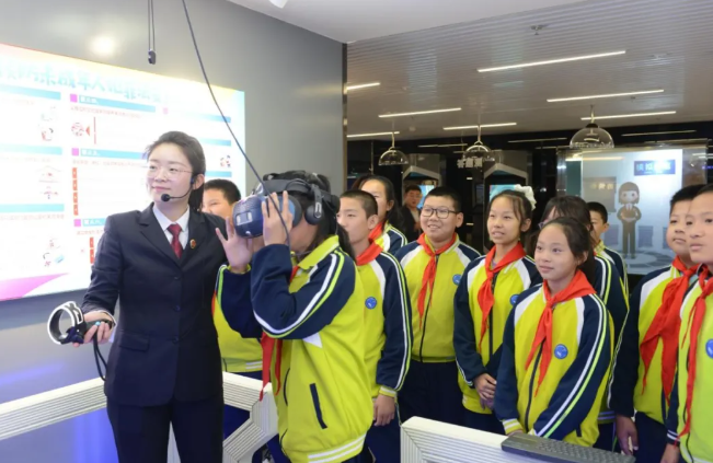 雪城“冬梅”绽放 护航少年远行 